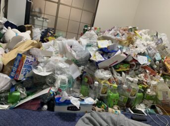 戸建てのゴミ屋敷室内